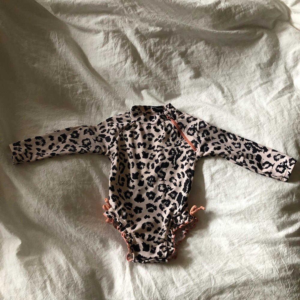 Long sleeved swim suit